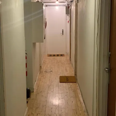 Right At The Metro Station Guest house